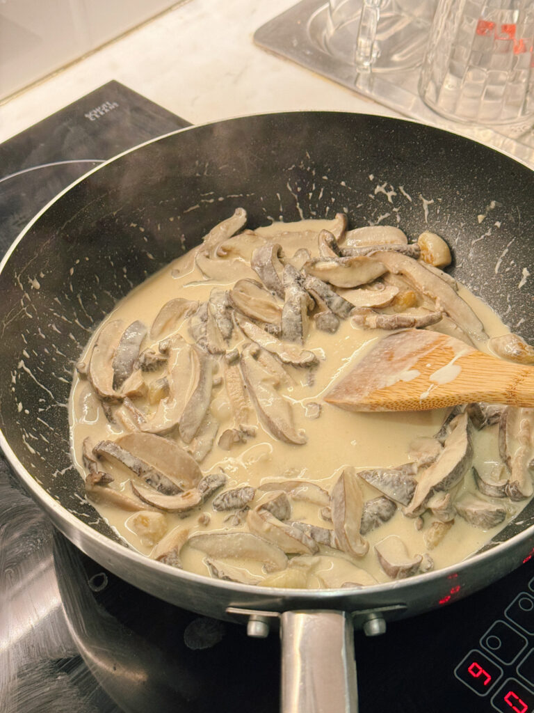 Mushroom sauce for umami mushroom spaghetti